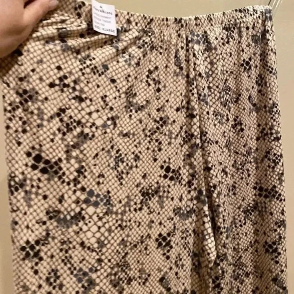 Gloria Printed Pajama Set - Picture 10 of 10